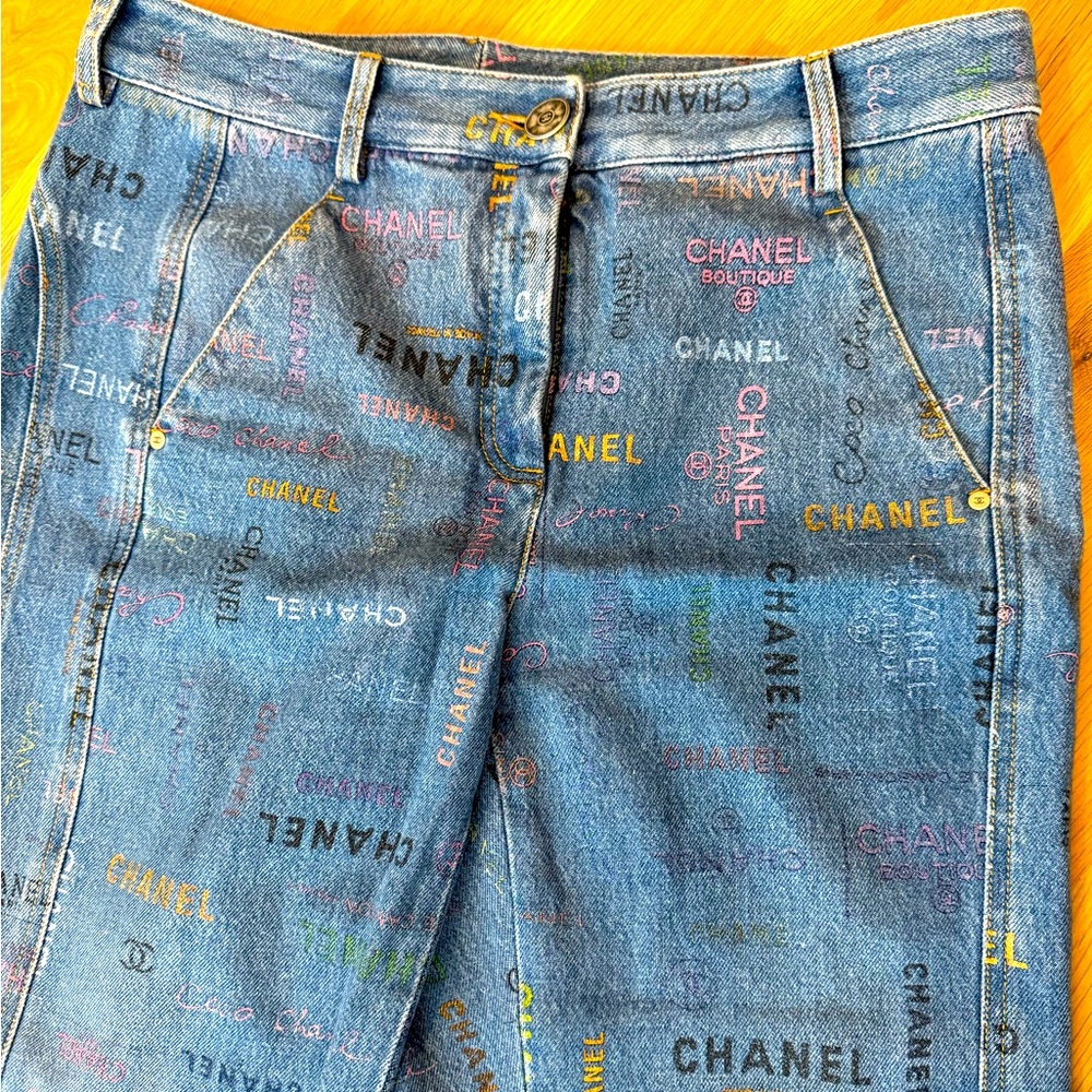 Chanel Light Blue Denim CC Logo Jeans Size 42. 100% Authentic. Logo Mania. 👖